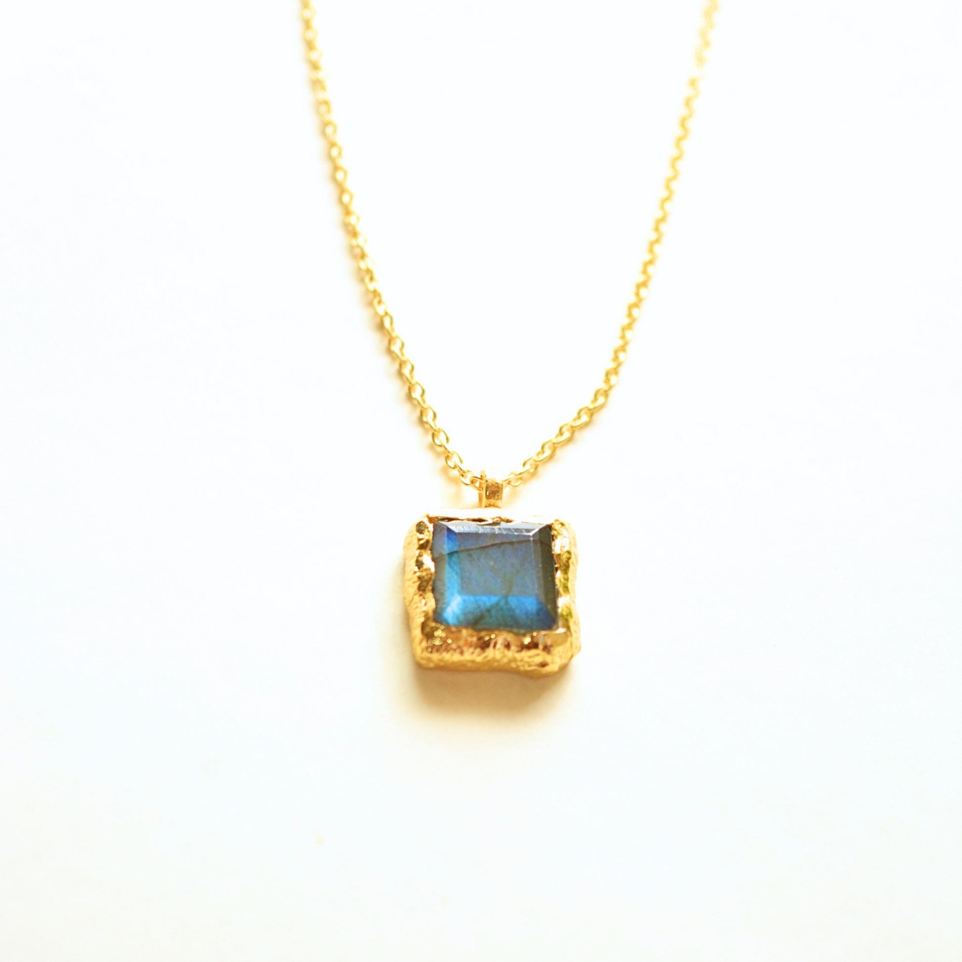 Labradorite pendant necklace with blue glow, set in 925 silver and 18kt gold plating, handmade and nickel-free