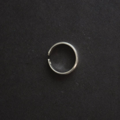 Plain silver ring band in 925 silver with polished finish