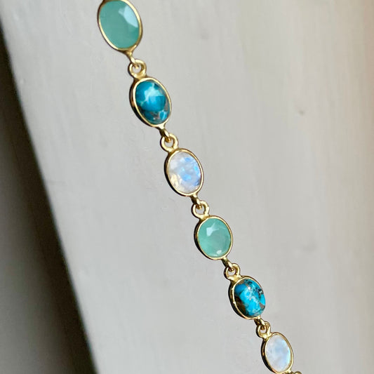 A refined silver link bracelet showcasing a harmonious blend of light and deep blue semi-precious stones.