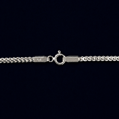 Macro close-up of the Infinite Link necklace showcasing the secure lobster clasp and clear 925 authenticity hallmarks on the polished interlocking silver links.