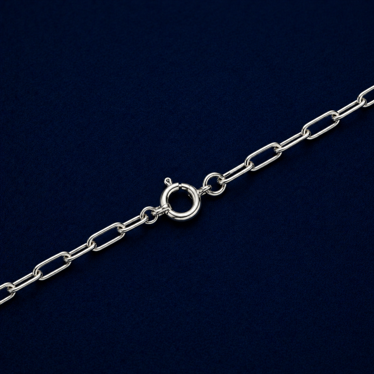 A close-up detail shot of the Subtle Minimal Edge necklace highlighting the polished finish of the elongated 925 silver links and the secure spring ring closure.