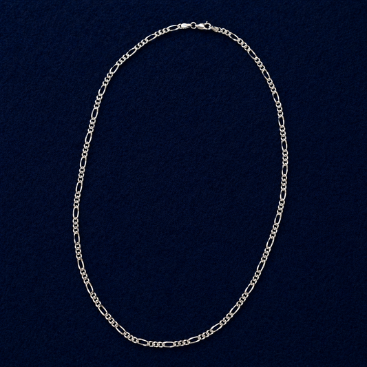 Full view of the Urban Twist necklace featuring bold, twisted paperclip-style links in pure 925 sterling silver, displayed in an elegant oval arrangement.